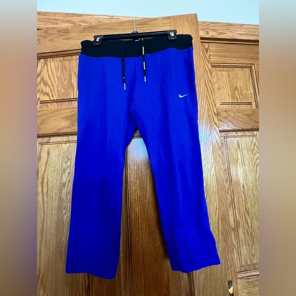 Nike - Dri-Fit Capri Leggings - Picture 1 of 7